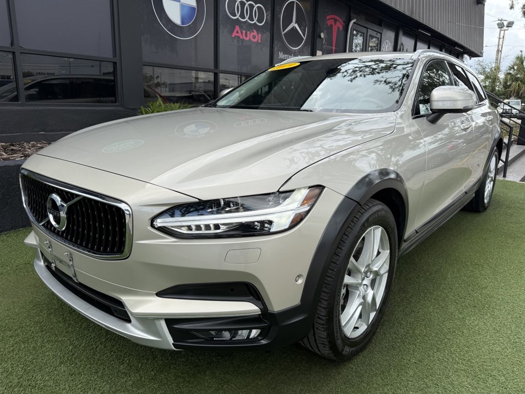 2019 Volvo V90 Cross Country