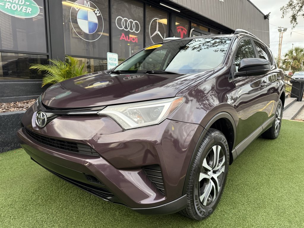 2016 Toyota RAV4 LE's photo