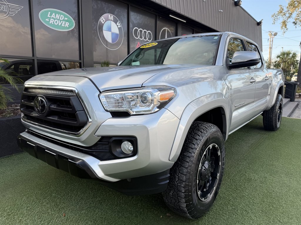 2022 Toyota Tacoma SR5's photo