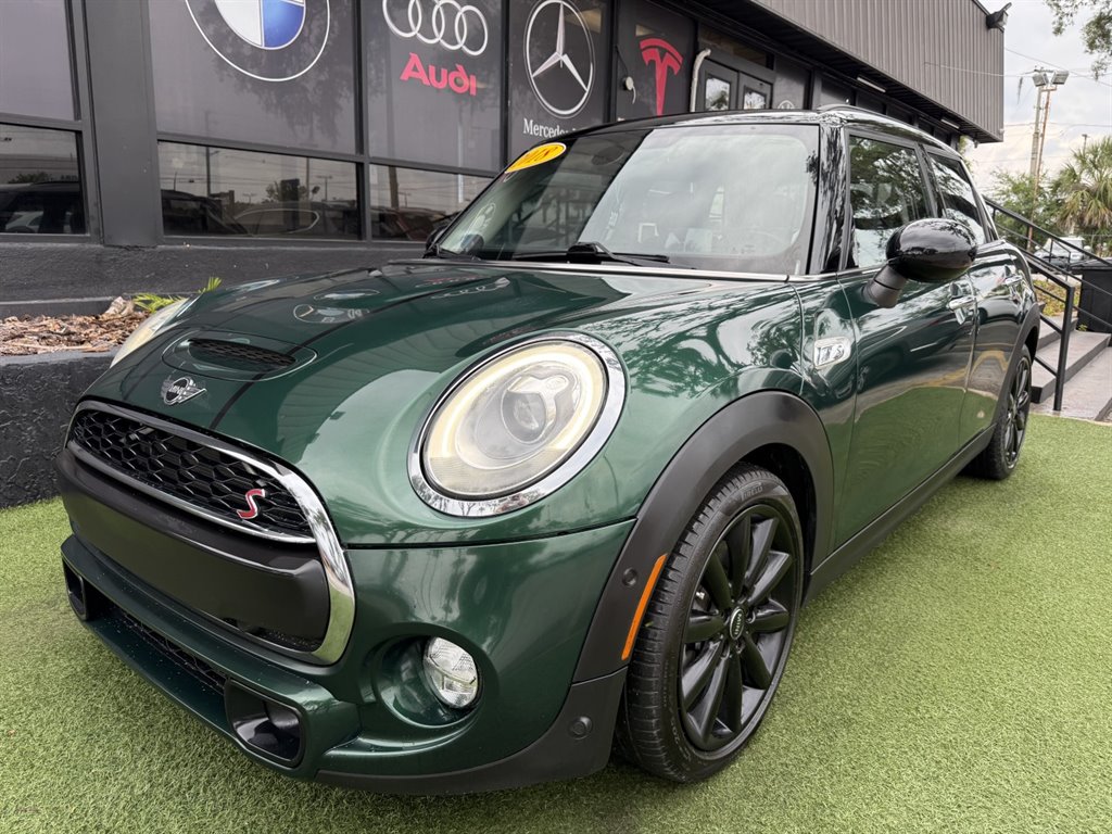 2018 MINI Cooper S 4 Door's photo