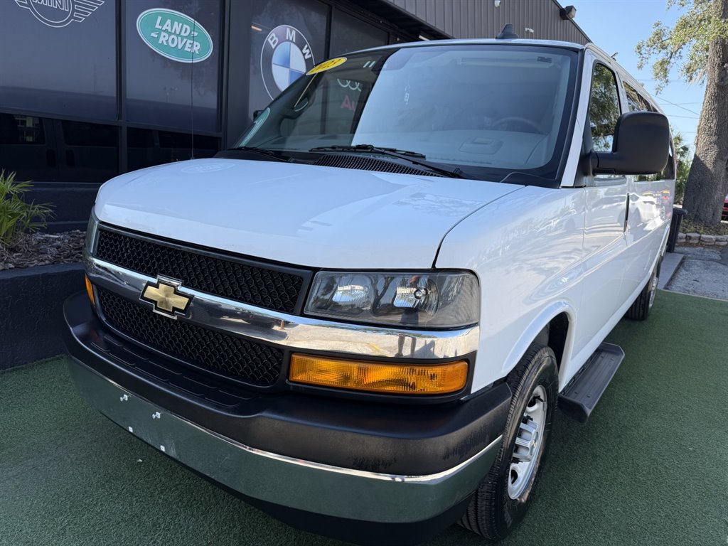 2023 Chevrolet Express's photo