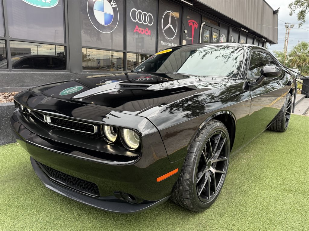 2018 Dodge Challenger SXT's photo