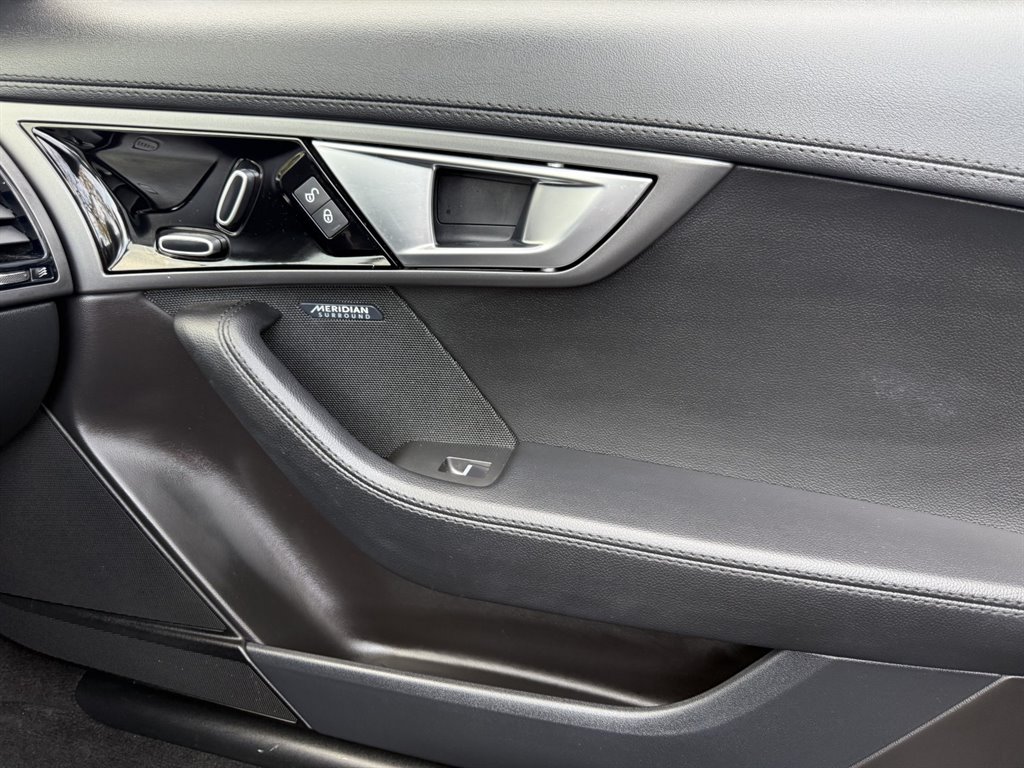 2017 Jaguar F-TYPE Base - Photo 30