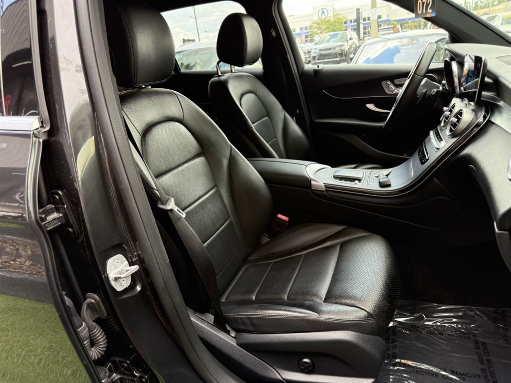 2021 Mercedes-Benz GLC GLC300 - Photo 18